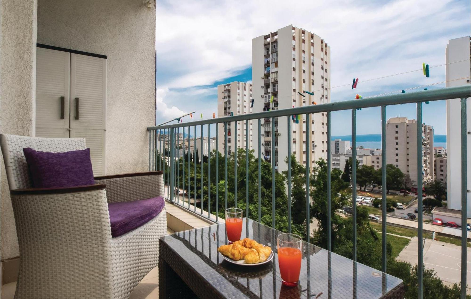 Cozy Apartment In Split With Kitchenette Екстер'єр фото